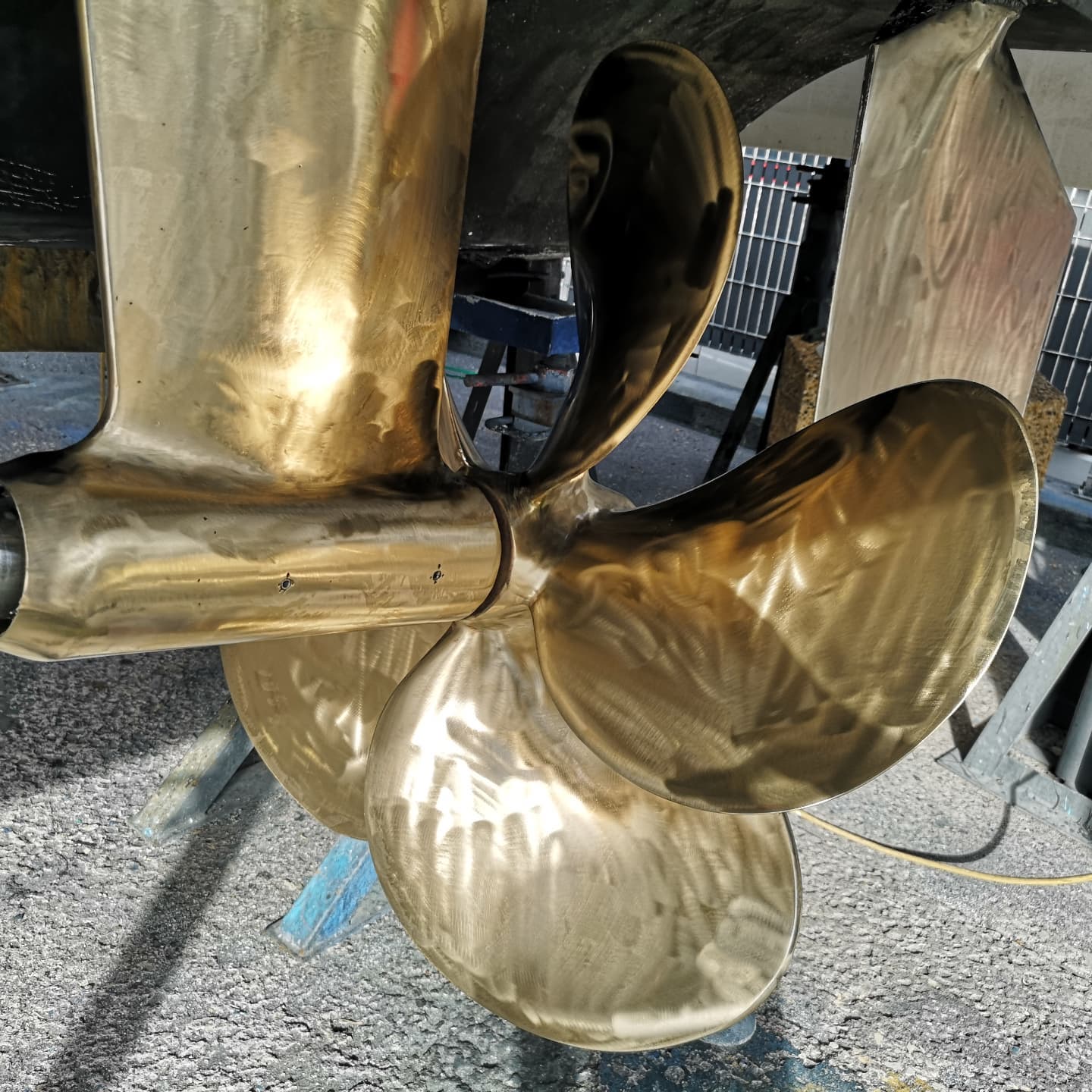 Maintenance bateau Cannes propulsion moteur carénage