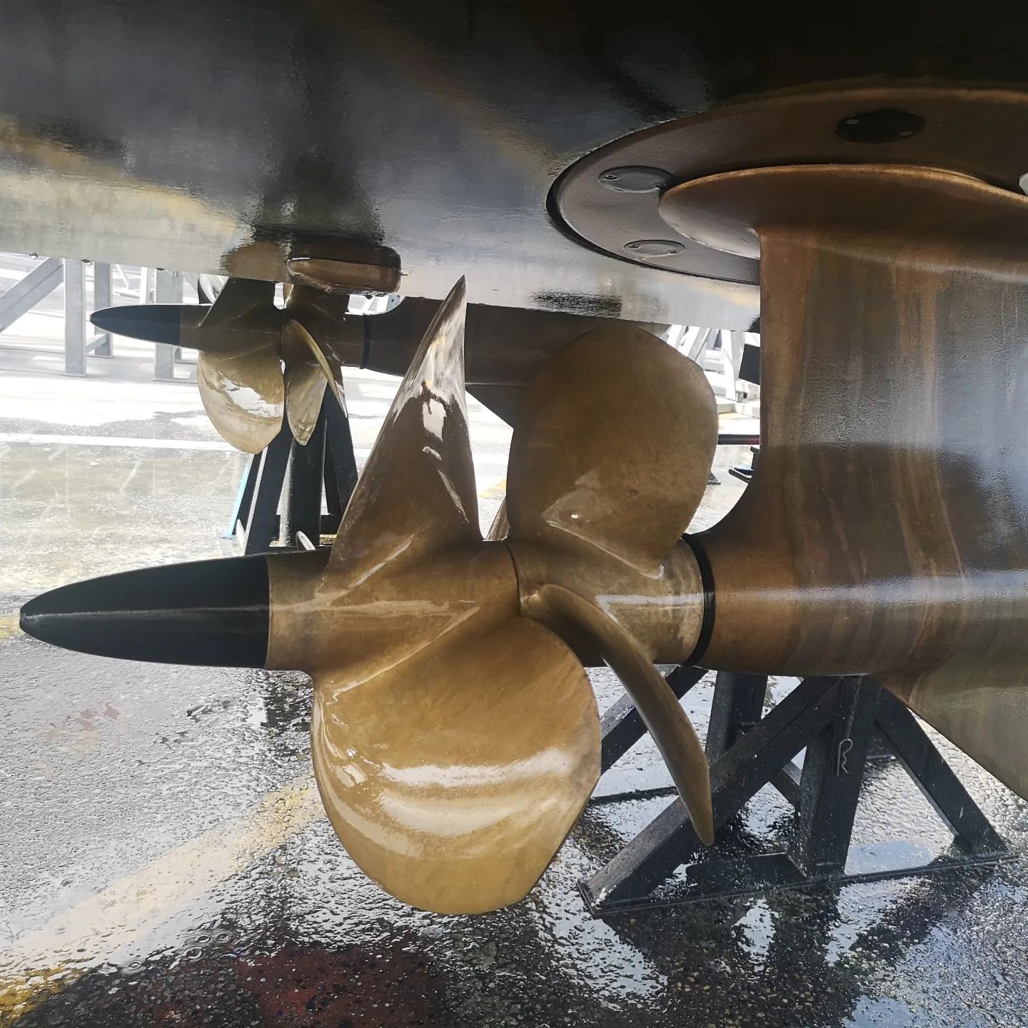 Maintenance bateau Cannes carénage